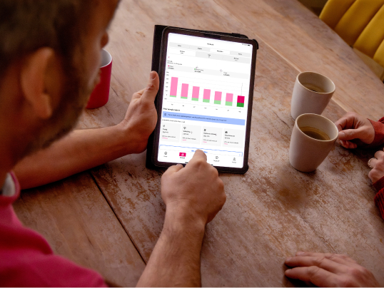 De adviseur van Essent gebruikt de Essent app