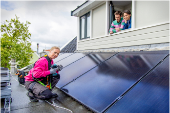 Dak zonnepanelen plaatsen